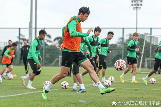 “金刚狼”休杰克曼和妻子黛布拉-李·弗勒斯现身大秀恩爱；莉顿·梅斯特挽手老公甜蜜助；丹尼尔·雷德克里夫西装革履与女友亮相；埃米·罗森修身礼服 《老爸102岁》：阿米尔·汗的偶像到底有多厉害？